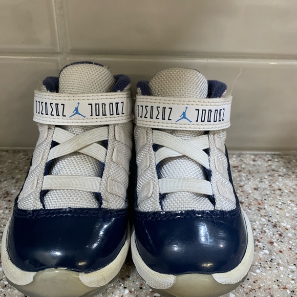 Nike Jordan 11 “win like ‘82” toddler sneakers - Picture 3 of 7